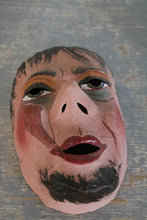 Afbeelding in Gallery-weergave laden, Papier maché maskers
