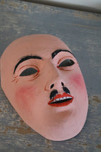 Afbeelding in Gallery-weergave laden, Papier maché maskers
