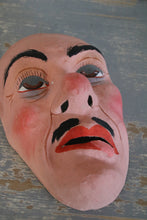 Afbeelding in Gallery-weergave laden, Papier maché maskers
