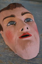 Afbeelding in Gallery-weergave laden, Papier maché maskers
