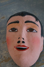 Afbeelding in Gallery-weergave laden, Papier maché maskers
