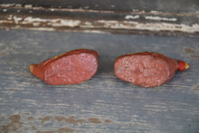 Afbeelding in Gallery-weergave laden, Kippetjes van papier maché
