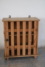 Afbeelding in Gallery-weergave laden, Eierkastje
