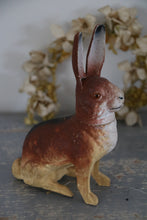 Afbeelding in Gallery-weergave laden, Paashaas candycontainer in zittende houding.
