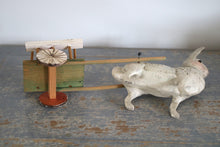 Afbeelding in Gallery-weergave laden, Paashaas candycontainer met karretje
