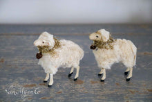 Afbeelding in Gallery-weergave laden, wolschaapjes met papier maché pootjes.
