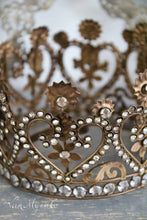 Load image into Gallery viewer, Crown with inlaid stones
