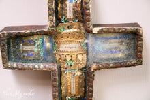 Afbeelding in Gallery-weergave laden, Kruisje vol relikwieën
