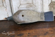 Load image into Gallery viewer, Wooden decoy pigeon
