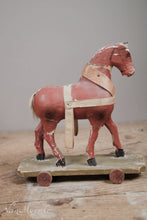 Afbeelding in Gallery-weergave laden, Antiek houten paardje
