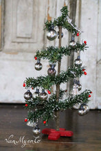 Afbeelding in Gallery-weergave laden, Kerstboompje met glazen balletjes
