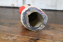 Afbeelding in Gallery-weergave laden, Kerstman candycontainer met flock mantel
