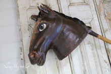 Afbeelding in Gallery-weergave laden, stokpaard
