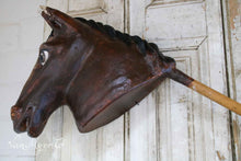 Afbeelding in Gallery-weergave laden, stokpaard
