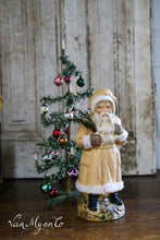 Afbeelding in Gallery-weergave laden, Kerstman candycontainer in beige kleur
