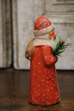 Afbeelding in Gallery-weergave laden, Kerstman candycontainer met takje van echte ganzenveren.

