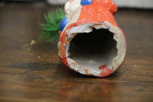 Afbeelding in Gallery-weergave laden, Kerstman candycontainer met takje van echte ganzenveren.
