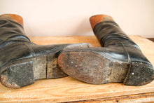 Afbeelding in Gallery-weergave laden, Antieke laarzen met houten spanners
