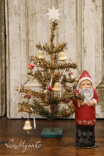 Afbeelding in Gallery-weergave laden, Antiek kerstboompje met geperste wattenfiguurtjes

