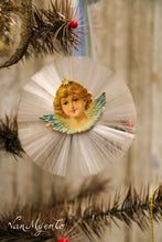 Lade das Bild in den Galerie-Viewer, Antike Weihnachtsdekoration aus gesponnener Glasseide
