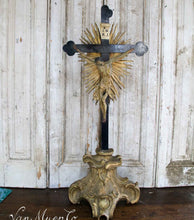 Load image into Gallery viewer, Corpus with halo on bois doré plateau
