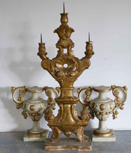 Lade das Bild in den Galerie-Viewer, Italiaanse houten kandelaar
