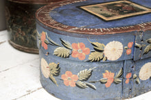 Afbeelding in Gallery-weergave laden, Antieke beschilderde blauwe spanen doos
