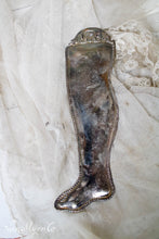 Afbeelding in Gallery-weergave laden, Zilveren ex voto van een been
